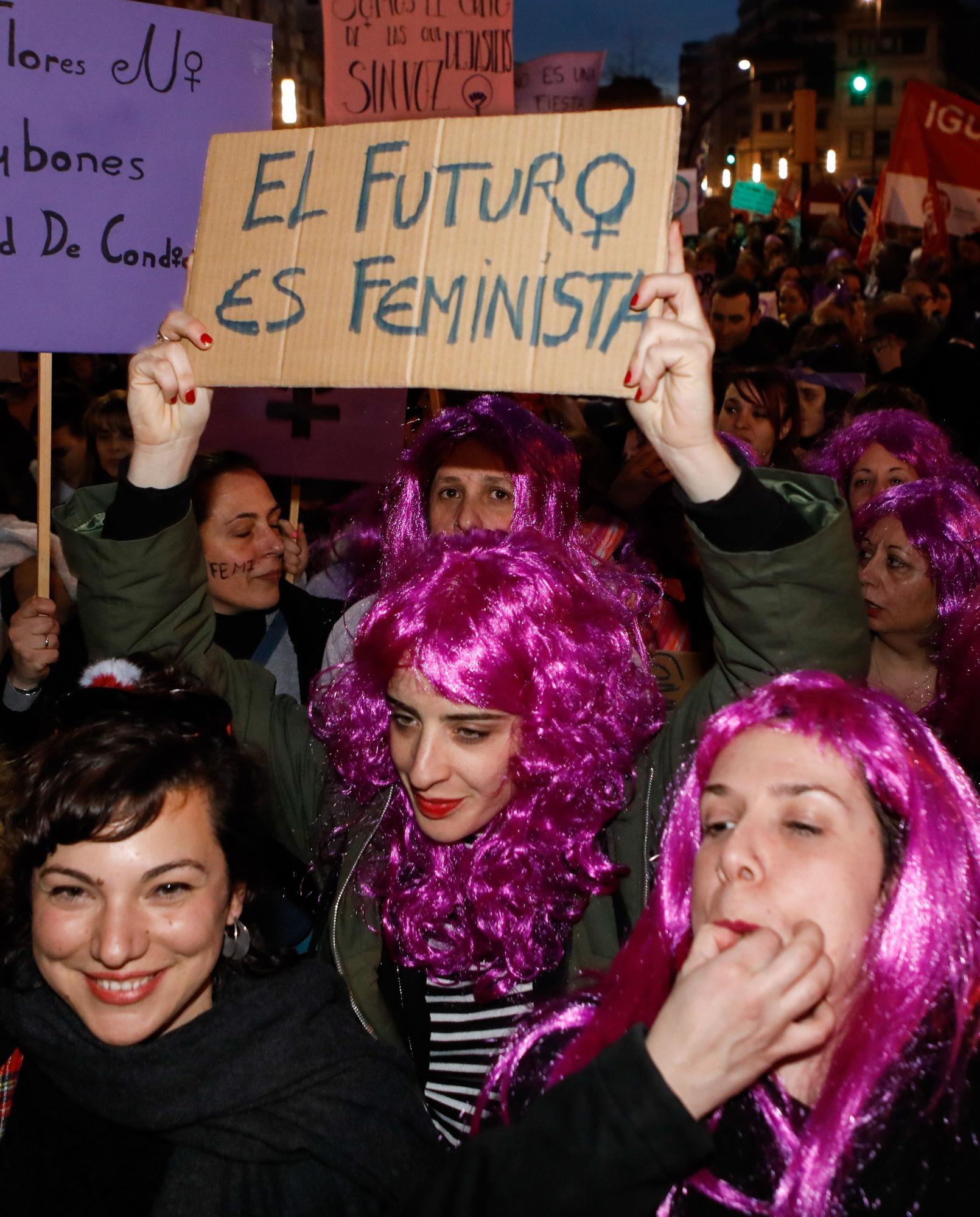 "Nieta de brujas, hermana de " y otros 80 carteles del feminismo asturiano