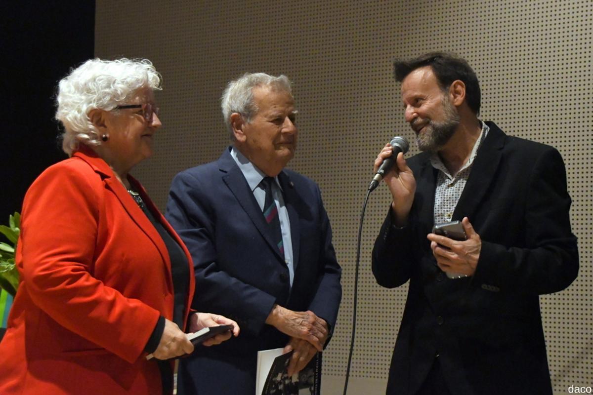 Rodolfo Márquez amb Monserrat Mauné i el seu fill Alberto a la Festa de la Poesia