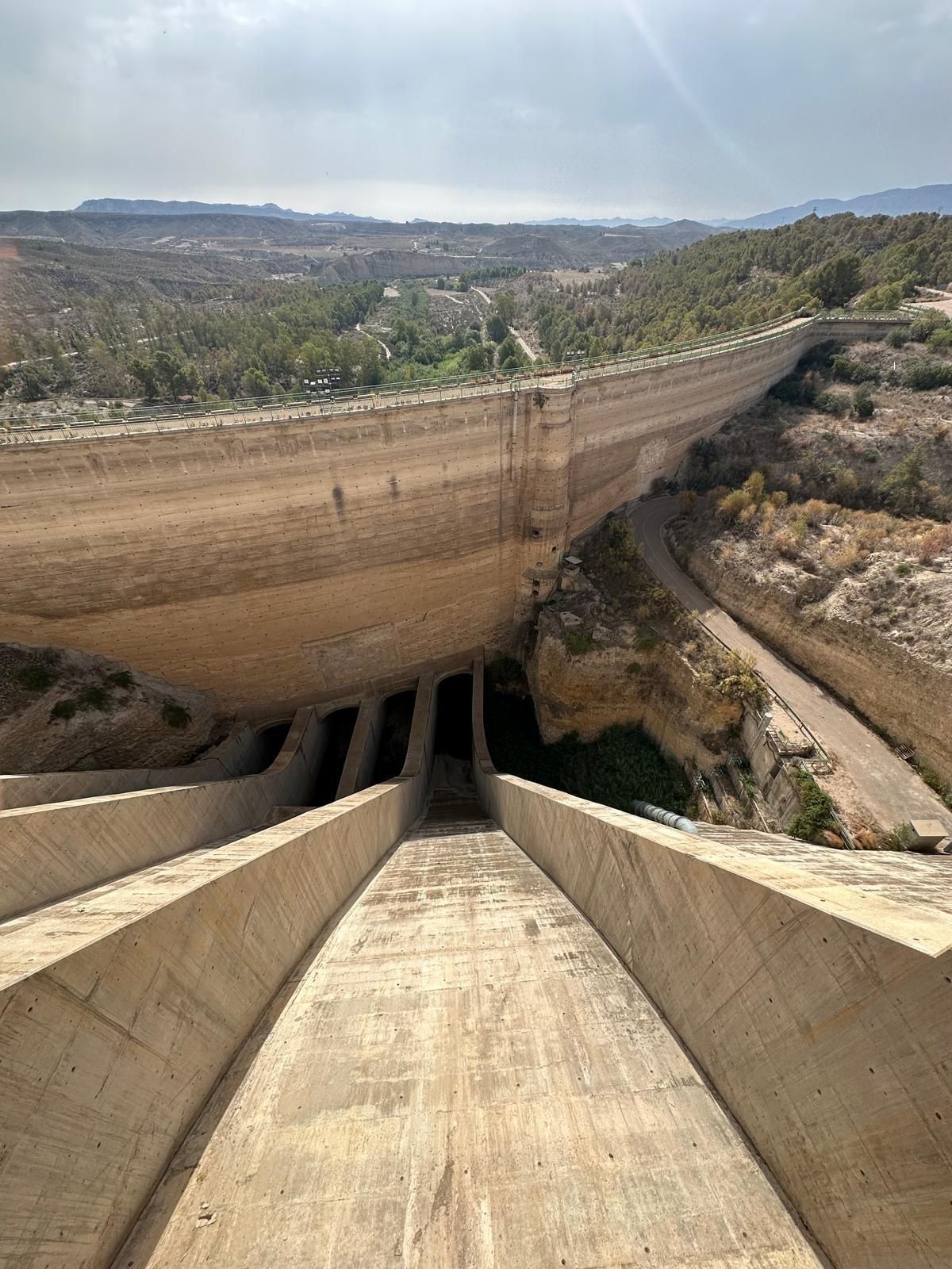 Desagües de la presa de Puentes.