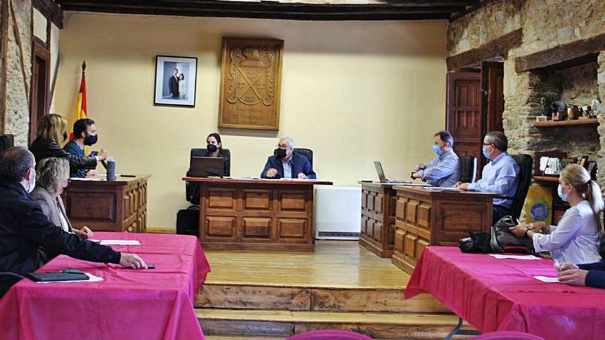Un momento del Pleno de Puebla de Sanabria. | A. S.