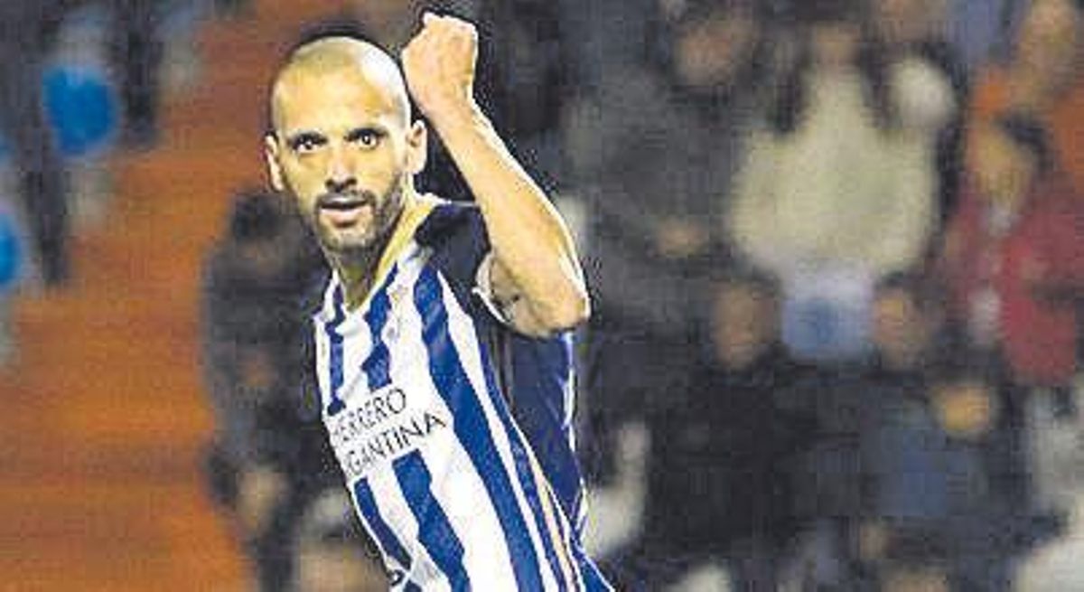Yuri celebra un gol con la Ponferradina.
