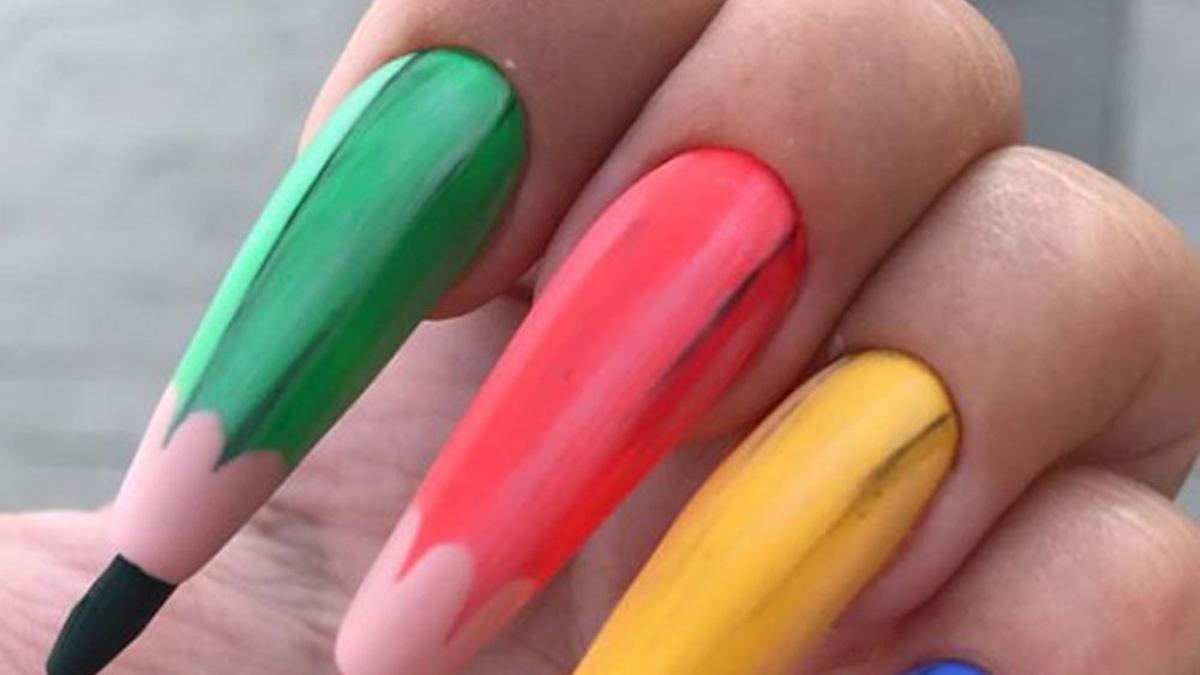 Manicura de uñas con forma de lápiz
