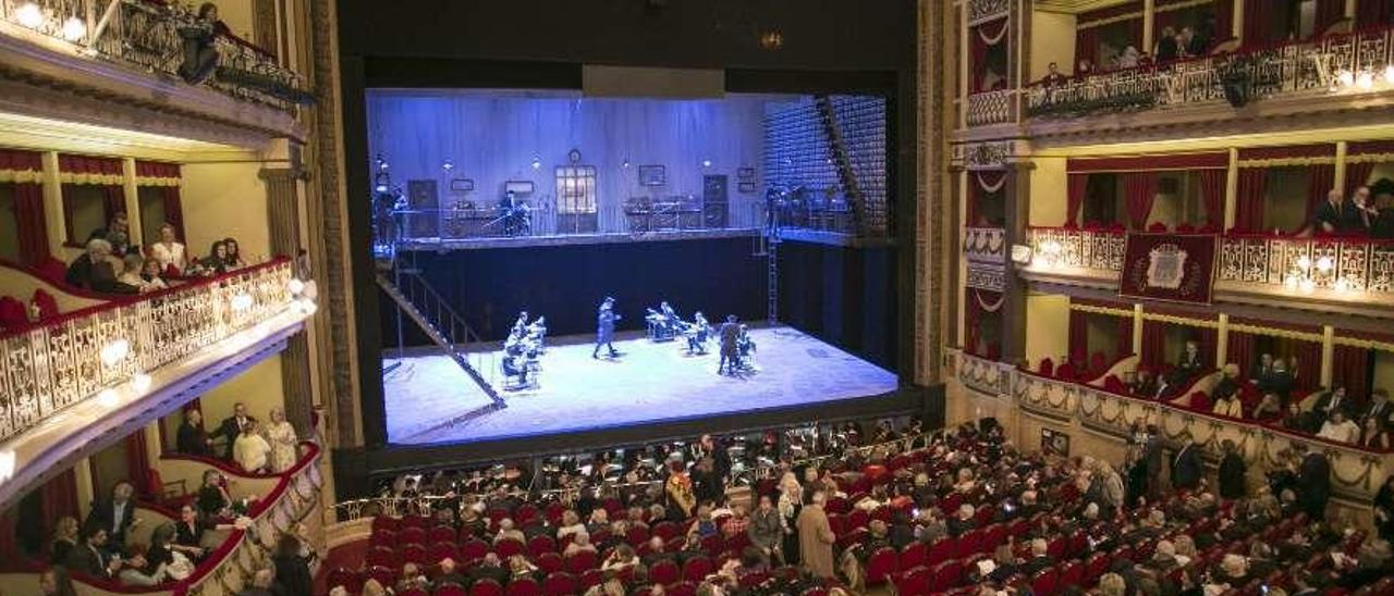 El teatro Campoamor, durante una representación de la temporada de Ópera.