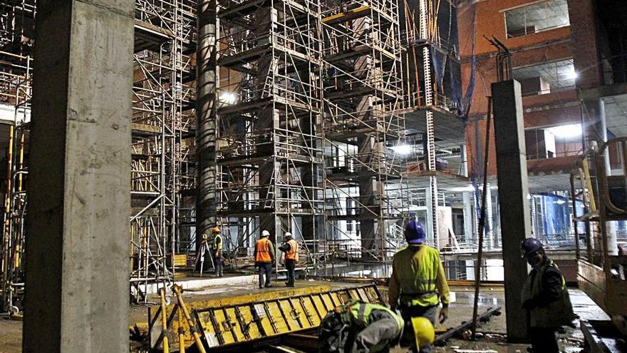 Obreros de la construcción del turno de noche.