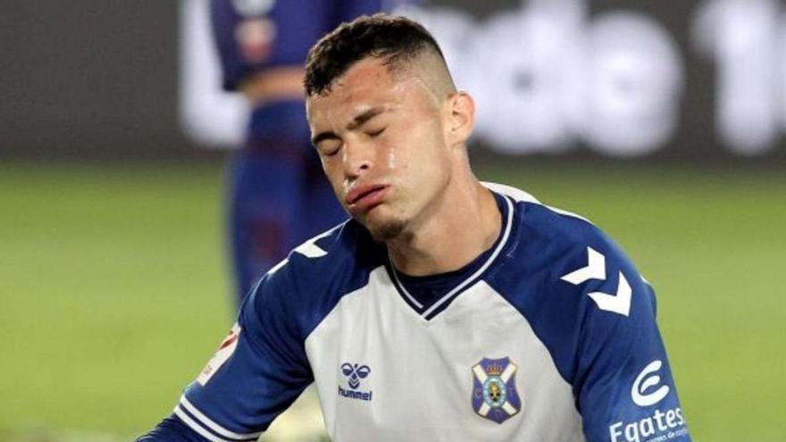 Yanis Rahmani se lamenta tras desaprovechar una oportunidad de gol.