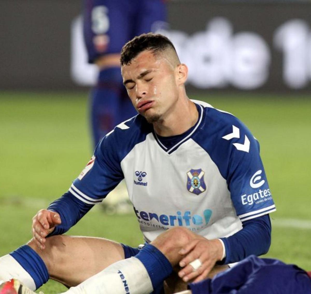 Yanis Rahmani se lamenta tras desaprovechar una oportunidad de gol.