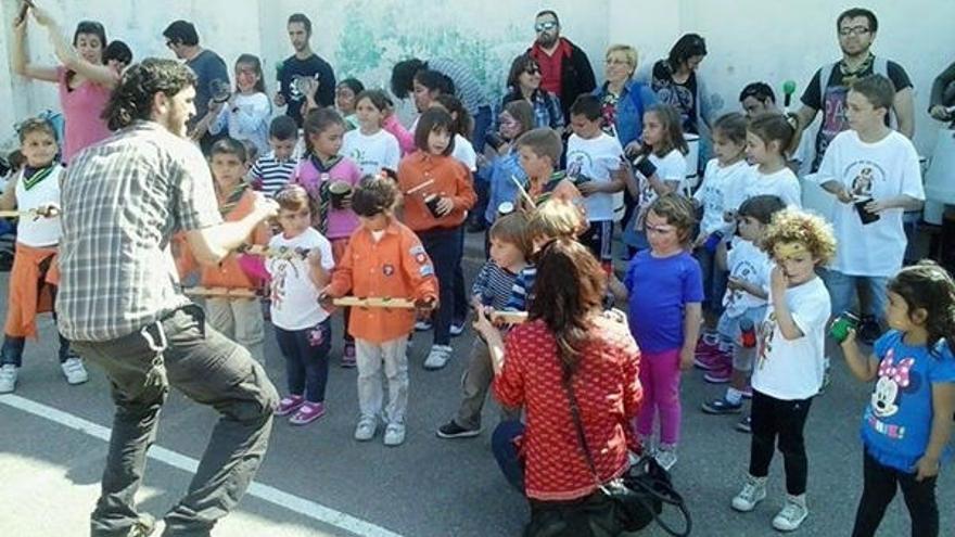 Los niños de Tres Forques celebran su gran fiesta