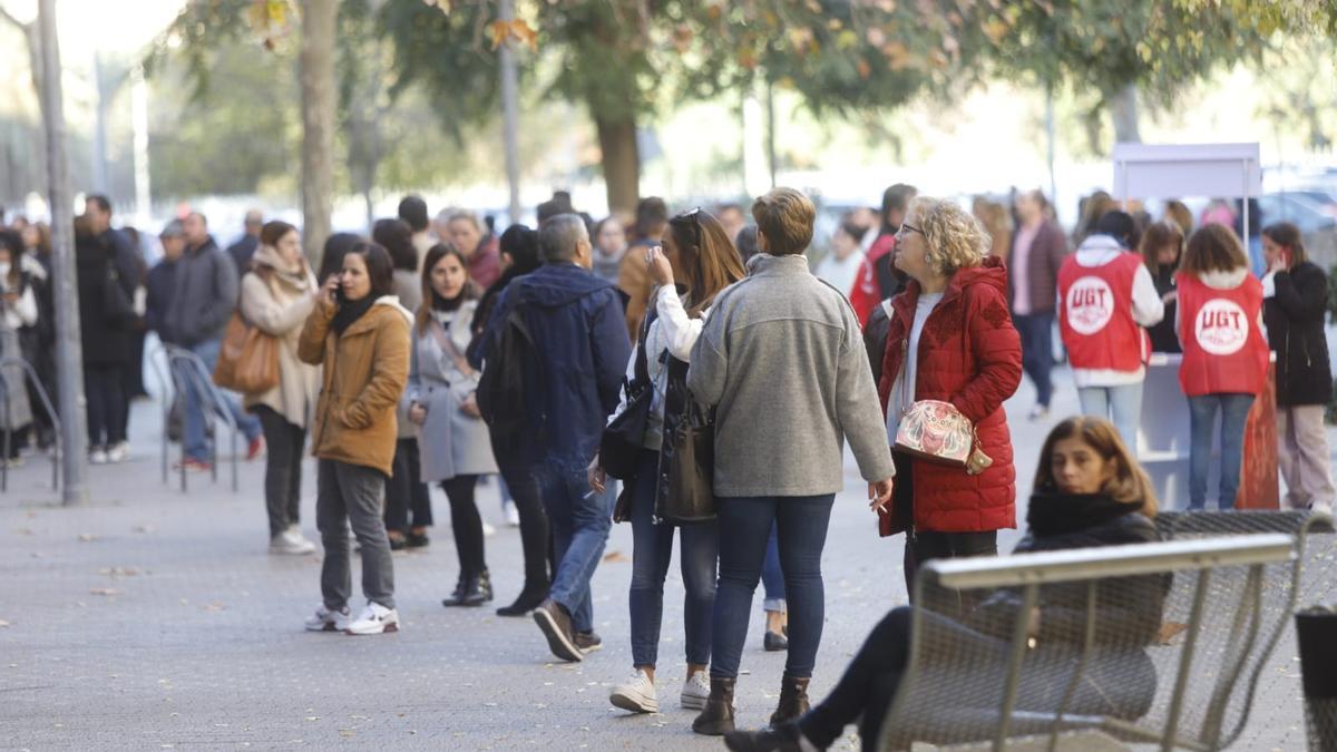 Los casi 26.500 aspirantes a auxiliar administrativo se examinan hoy en València