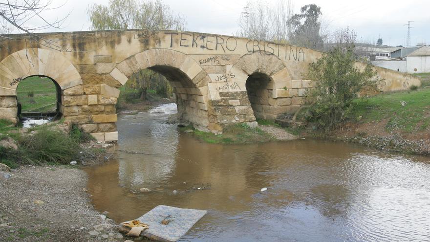 Una plataforma denuncia ante el Seprona &quot;la destrucción&quot; de dos tramos del arroyo Pedroche