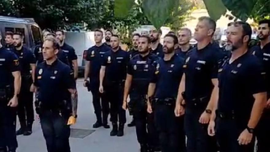 Zapadores homenajea al policía nacional muerto en la autovía AP-7 por un conductor ebrio y drogado