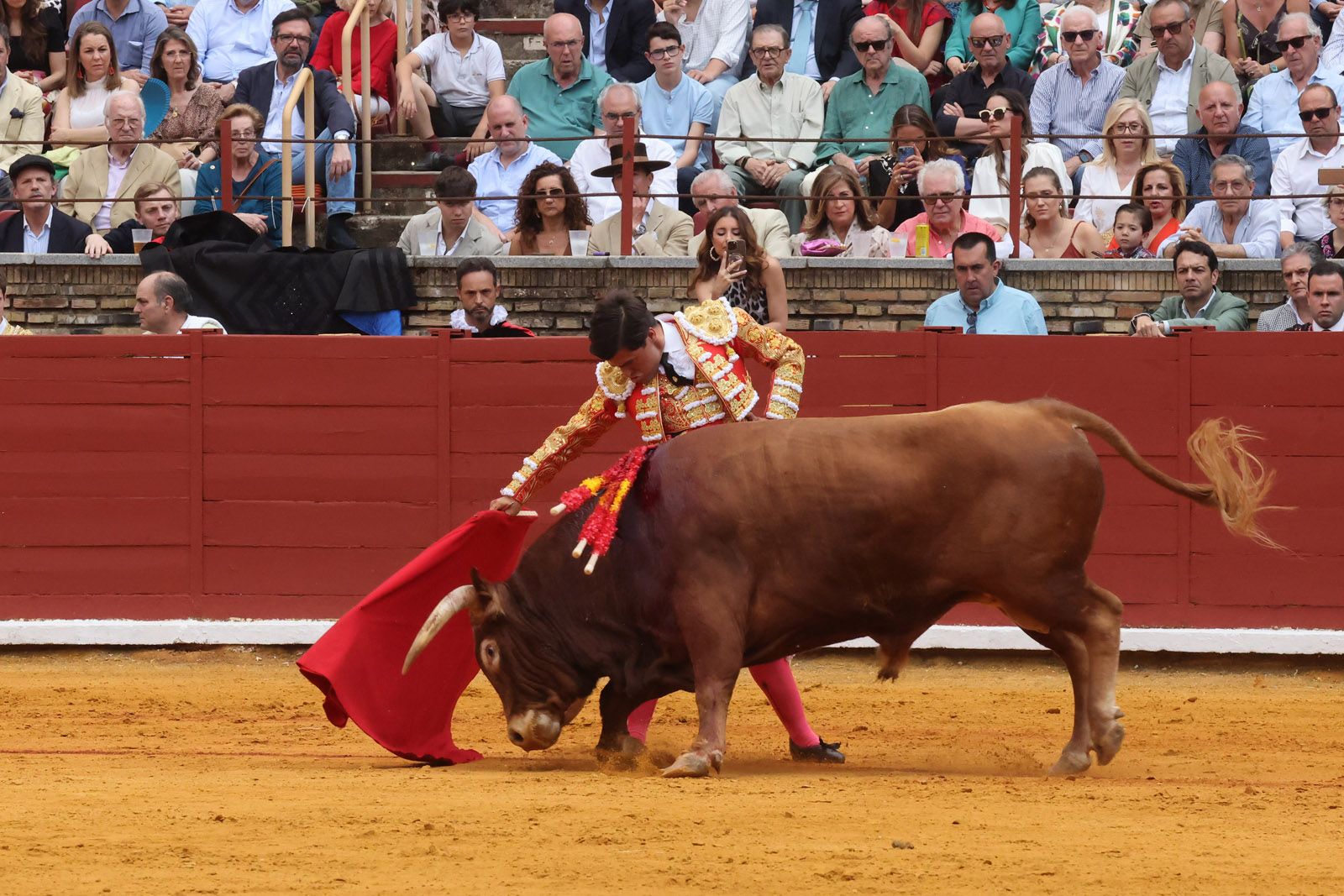 Javier Zulueta y Manuel Quintana abren la puerta de Los Califas