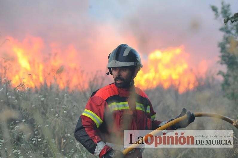 Aparatoso incendio en el Carril de los Manchegos de Murcia