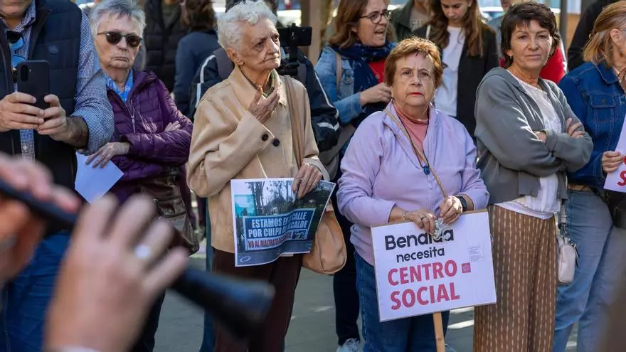 Los vecinos de Benalúa cumplen 100 semanas de protesta con un objetivo claro: "Queremos un centro social ya"