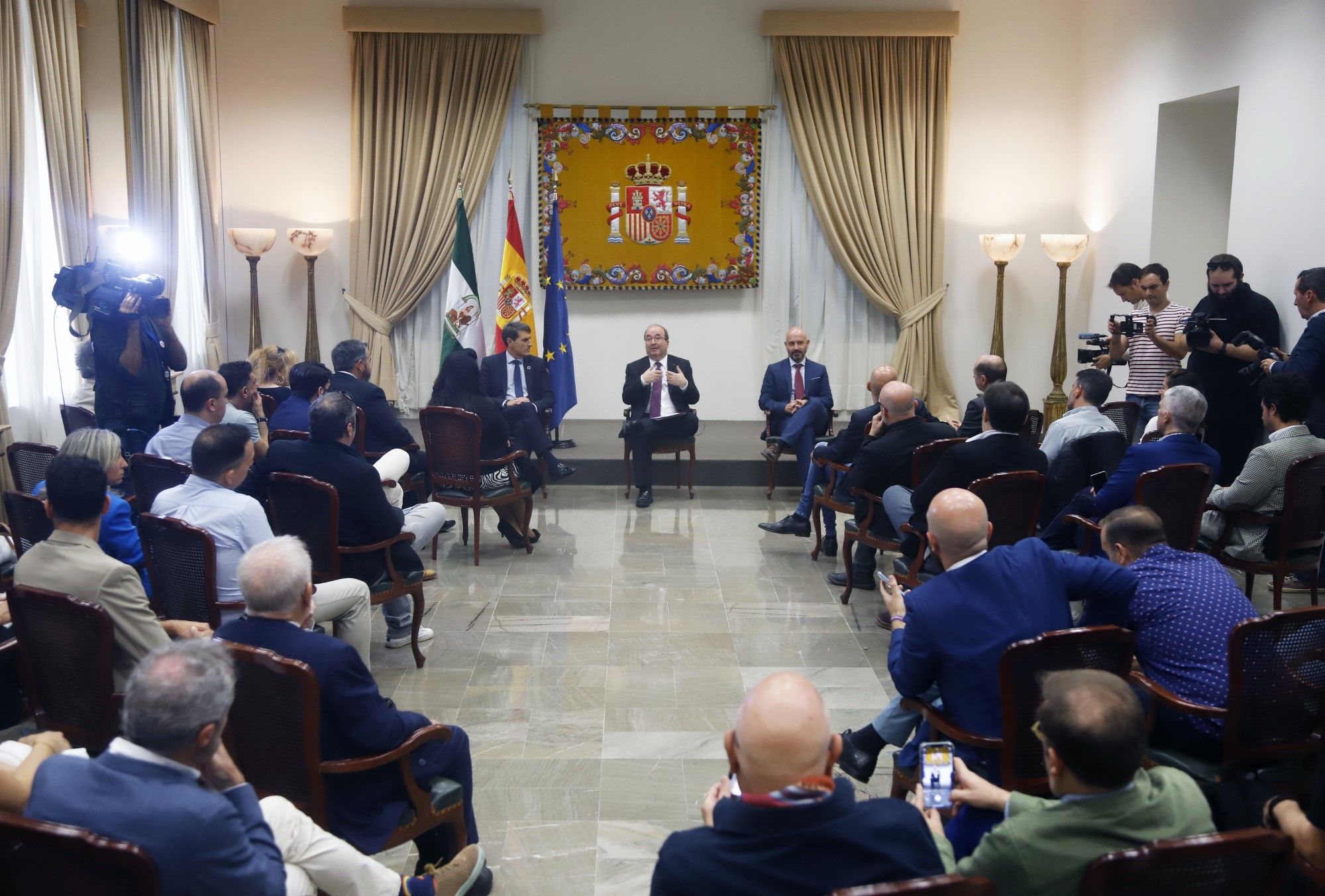 Encuentro de Miquel Iceta en Málaga con representantes del sector cultural de la provincia