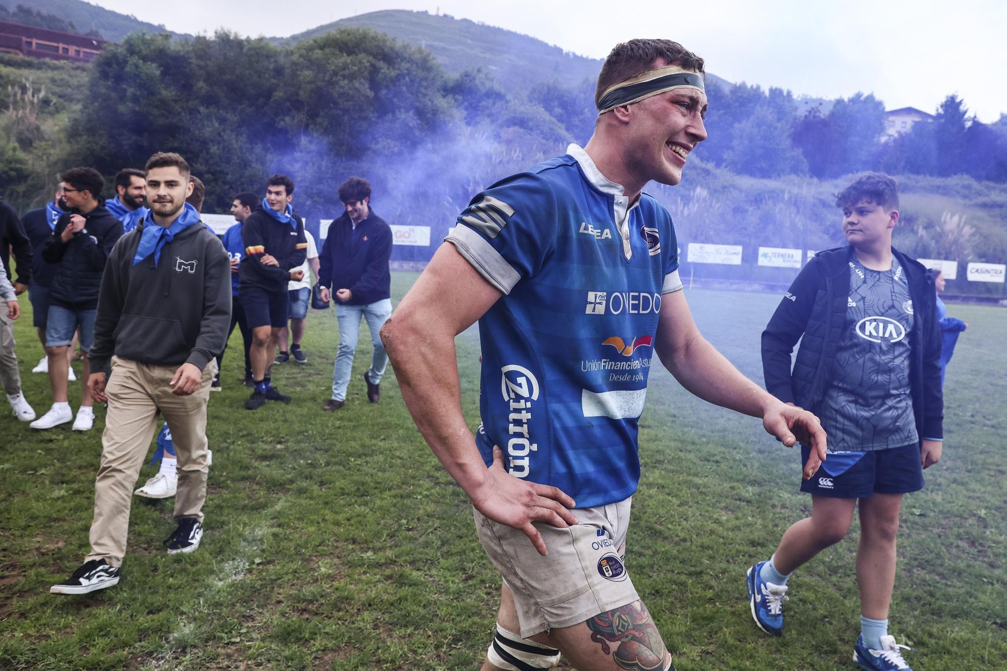 Fiesta del Real Oviedo Rugby tras ascender a División de Honor B