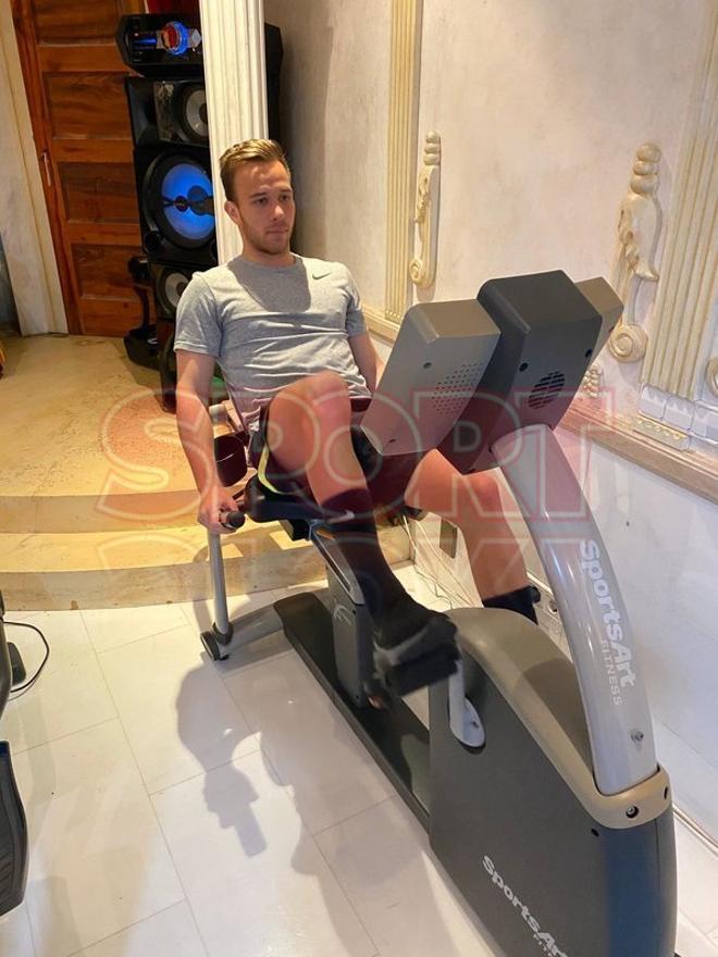 Las fotografías exclusivas de Arthur entrenando en su casa