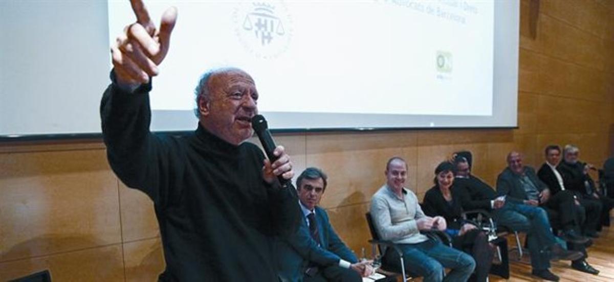 Jaume Sisa, durant la seva intervenció al Primer Laboratori de Pirateria, ahir a CosmoCaixa. Jaume Sisa, durant la seva intervenció al Primer Laboratori de Pirateria, ahir a CosmoCaixa.
