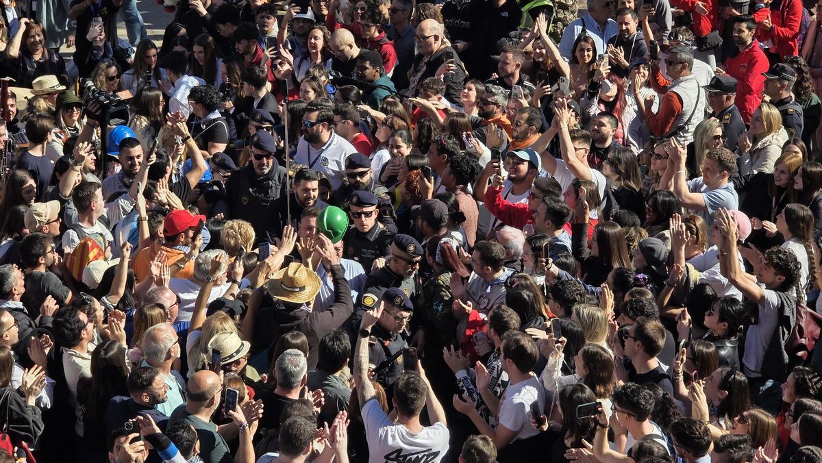 Ambiente en la primera "mascletà" de las Fallas 2026