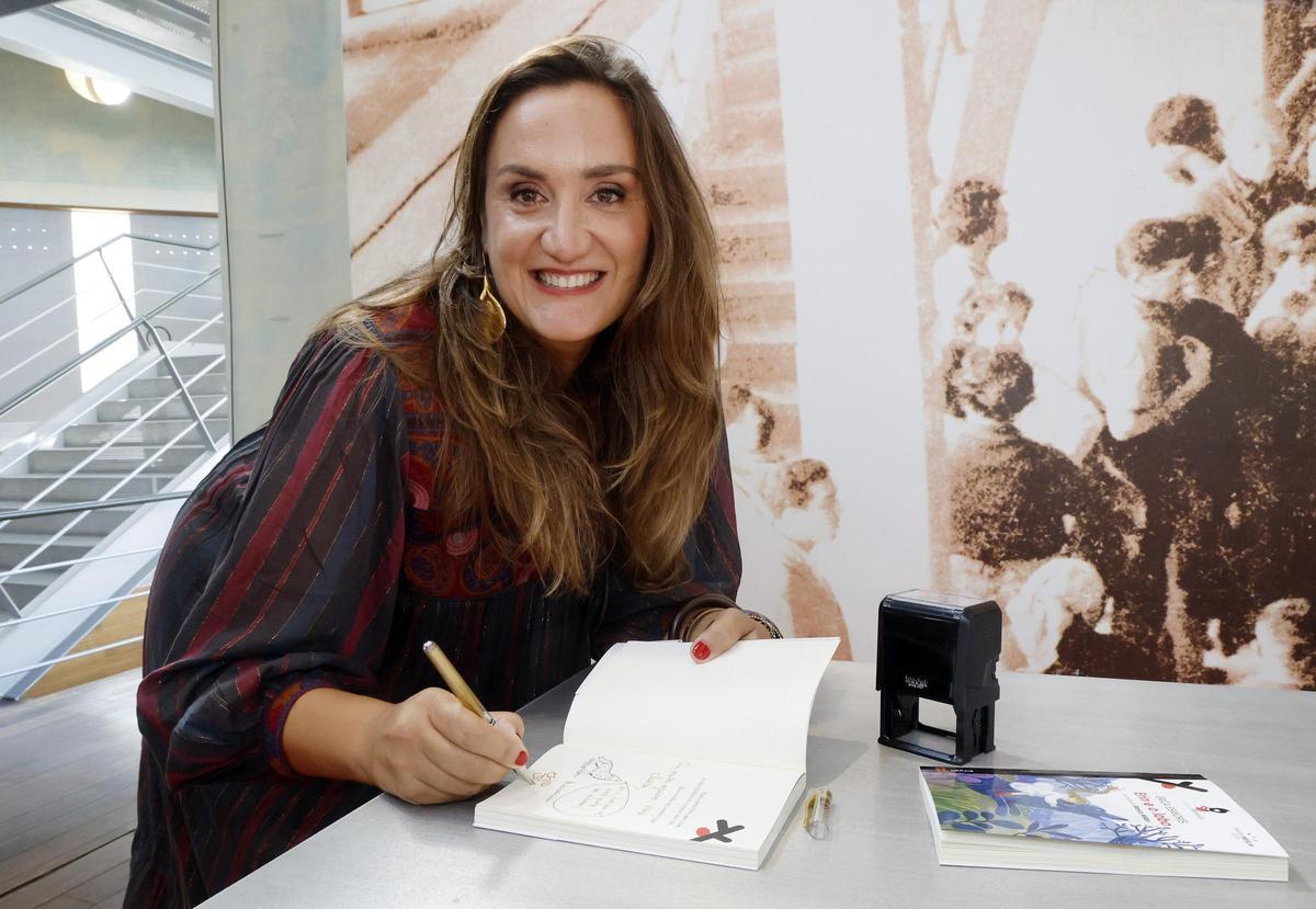 Érica Esmorís (Premio Merlín de Novela) Érica Esmorís (Premio Merlín de Novela)
