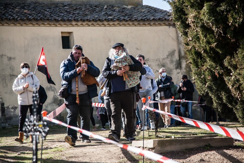 FOTOGALERÍA | Homenaje a los 26 vecinos de Angüés (Huesca) fusilados en la Guerra Civil