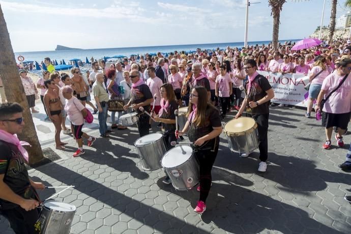 Marcha contra en cáncer de mama en Benidorm