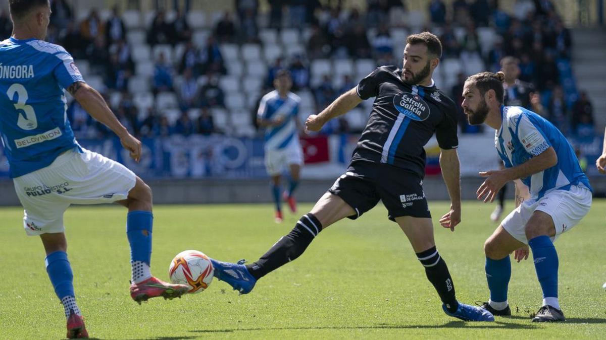 Antoñito, ayer en el partido contra el Talavera. |  // LOF