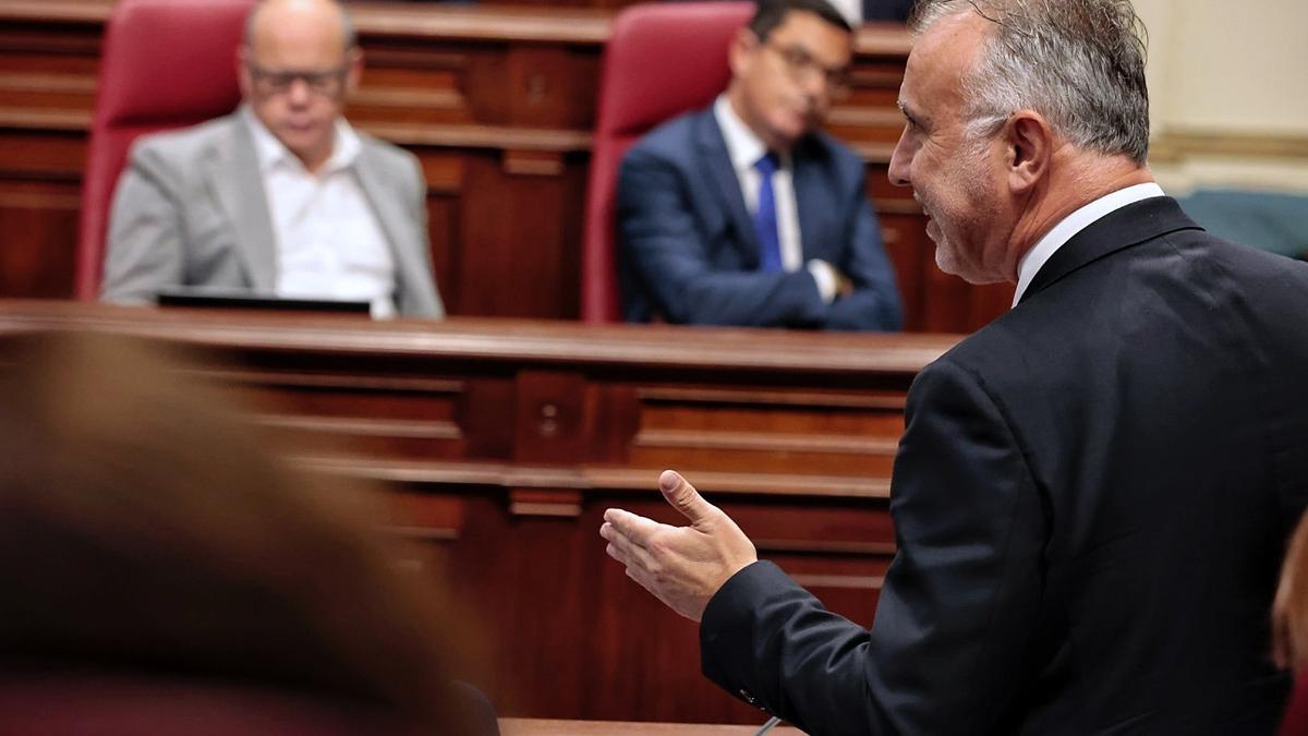 Pleno en el Parlamento de Canarias (12/12/22)