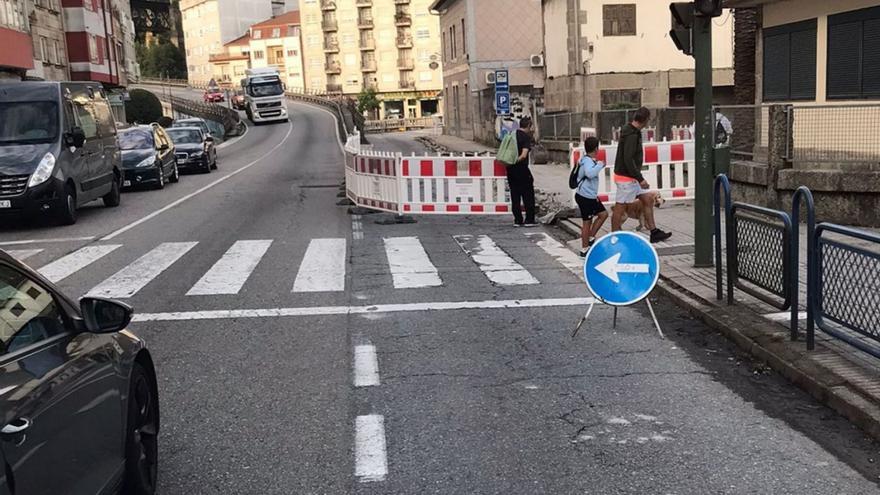 El cierre por obras del acceso a Redondela desde la N-550 colapsa el casco antiguo