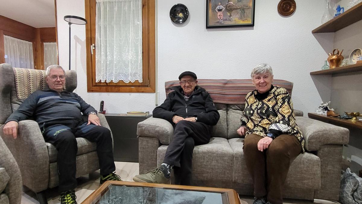 Jaume Corominas, César Gutiérrez i Juanita Fernández, veïns de Sant Jordi de Cercs