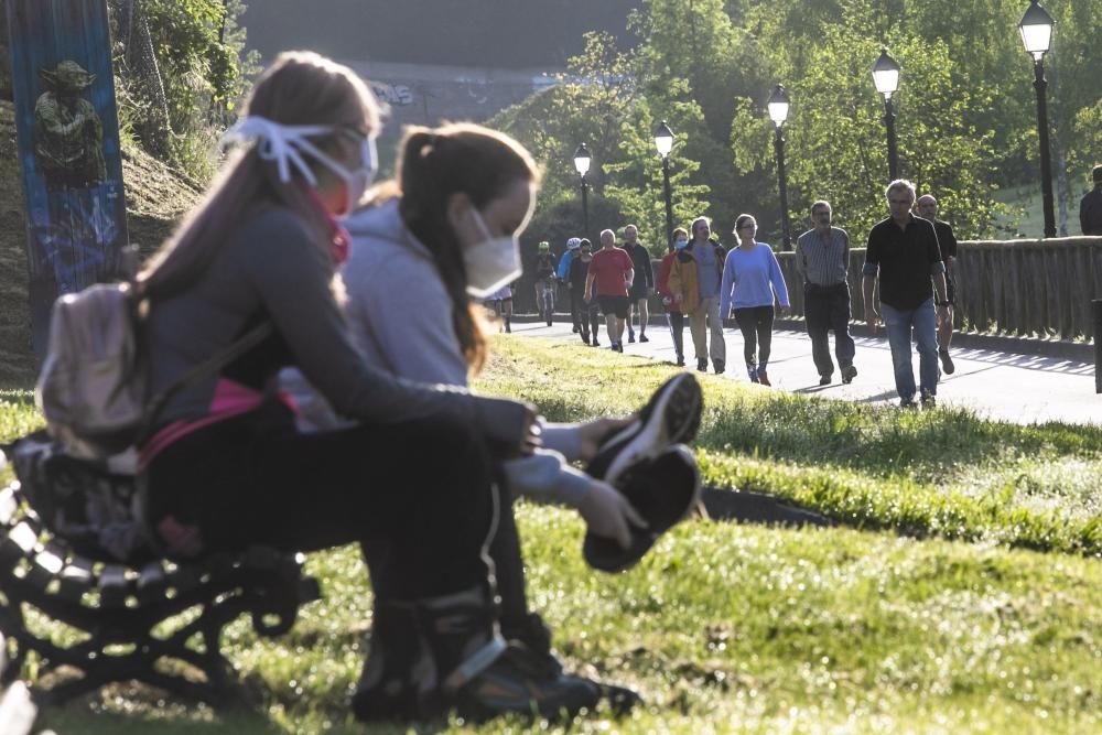 Oviedo se echa a la calle para hacer deporte en el primer día del desconfinamiento