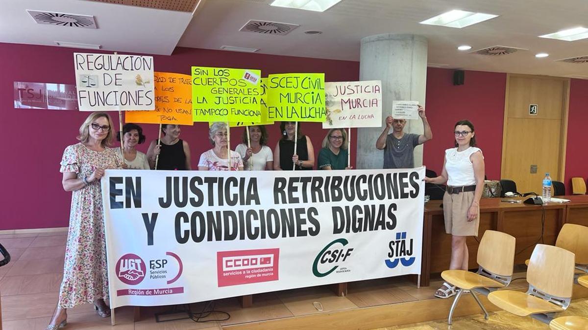 Encierro de funcionarios de Justicia en la Región de Murcia