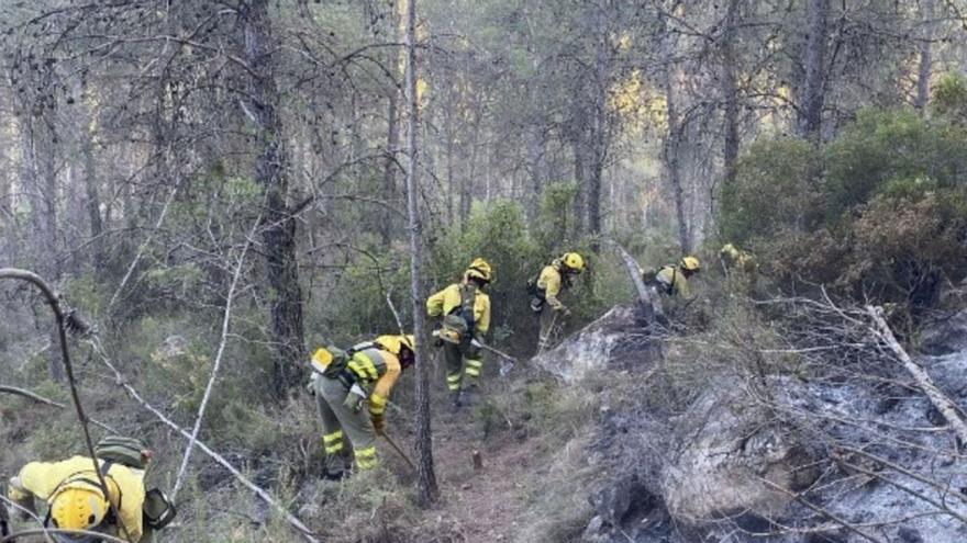 El incendio afronta momentos cruciales ante la máxima alerta por el poniente