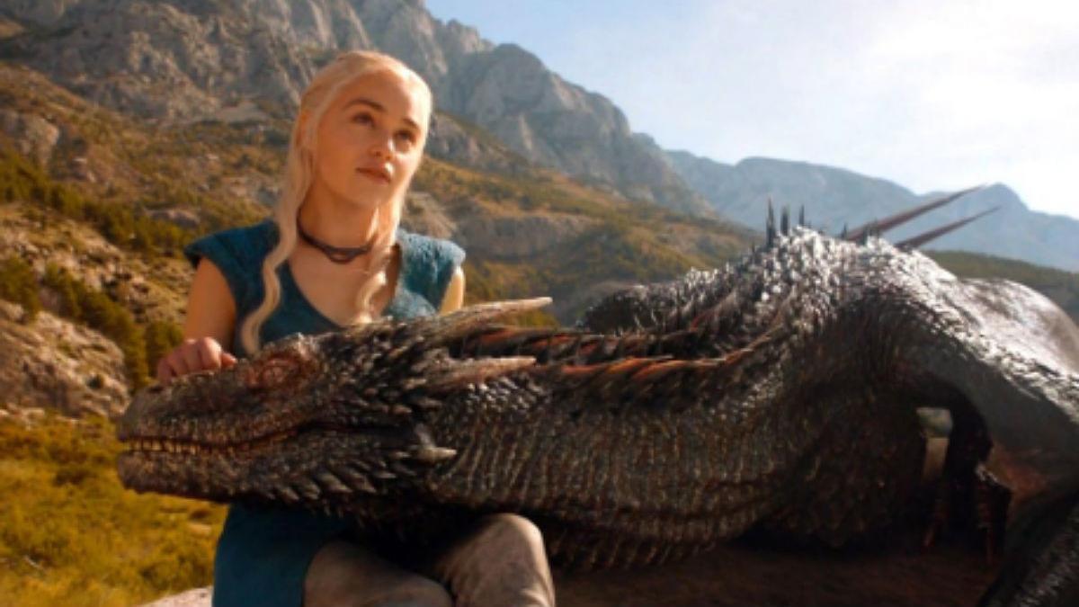 Emilia Clarke es la madre de dragones en 'Juego de tronos'.