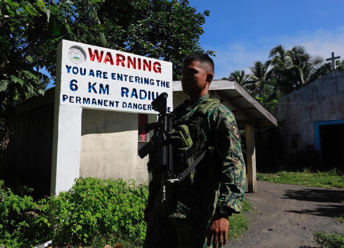 El volcán Mayón sigue activo en Filipinas