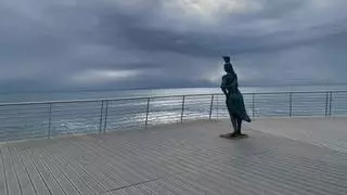 Abre un nuevo tramo del paseo renovado del Dique de Levante de Torrevieja