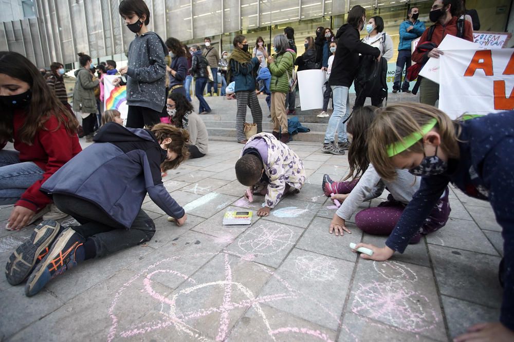 Restauradors i autònoms gironins protesten a la plaça del Vi