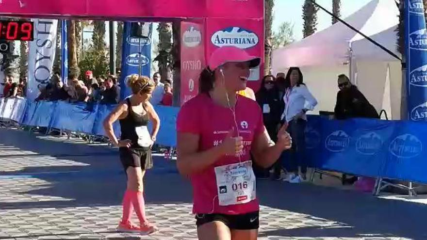Mireia Belmonte entra en meta de la Carrera de la Mujer València