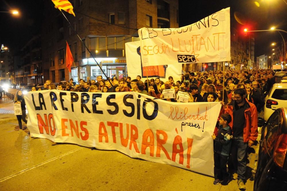 Uns 5.000 manresans surten al carrer per reclamar la llibertat dels exconsellers