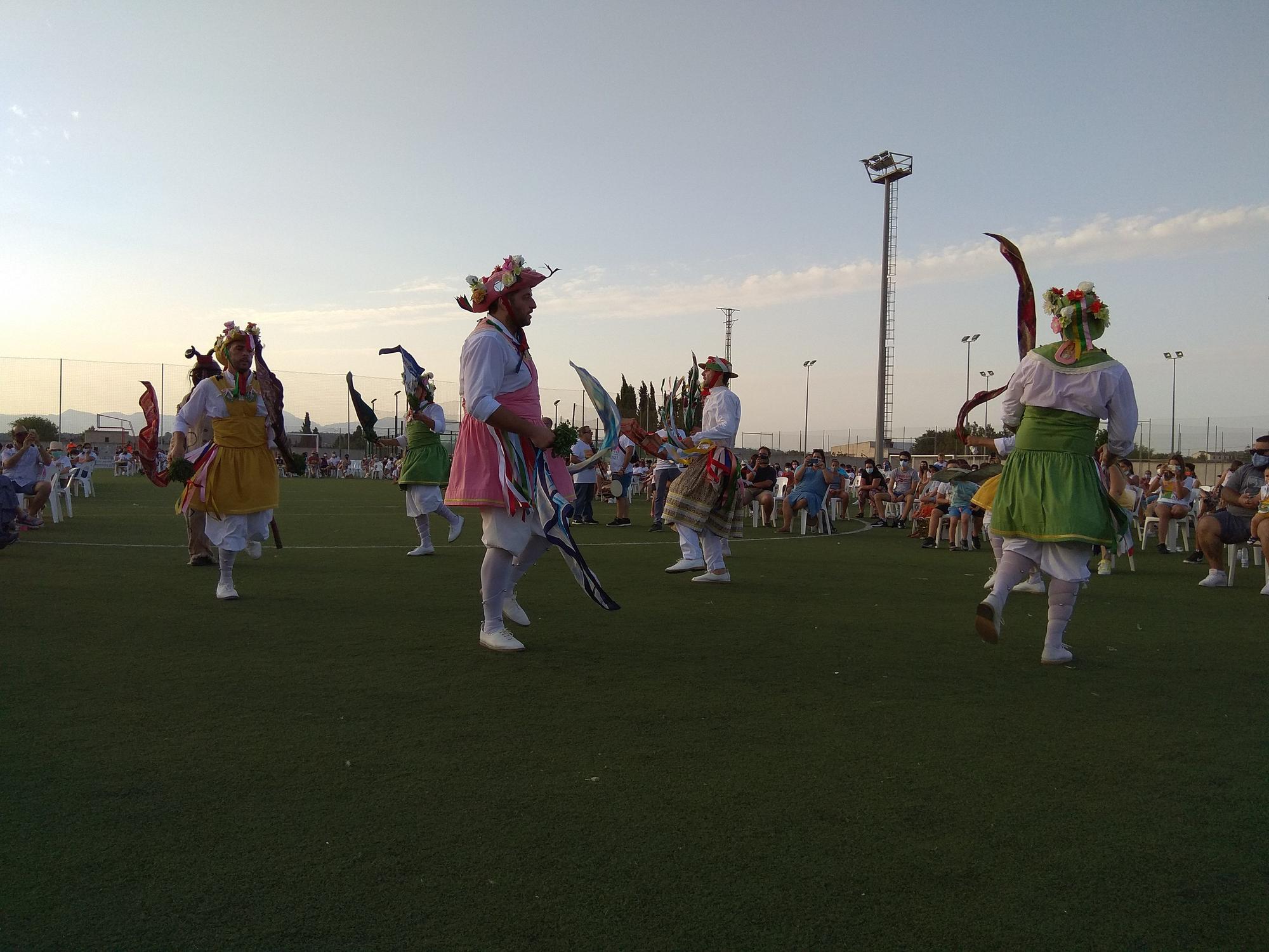 Los Cossiers danzan en es Revolt en la ‘revetla’ de Sant Bartomeu