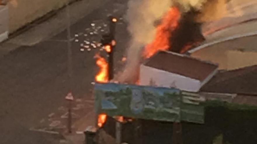 Un incendio en las piscinas de Benavente