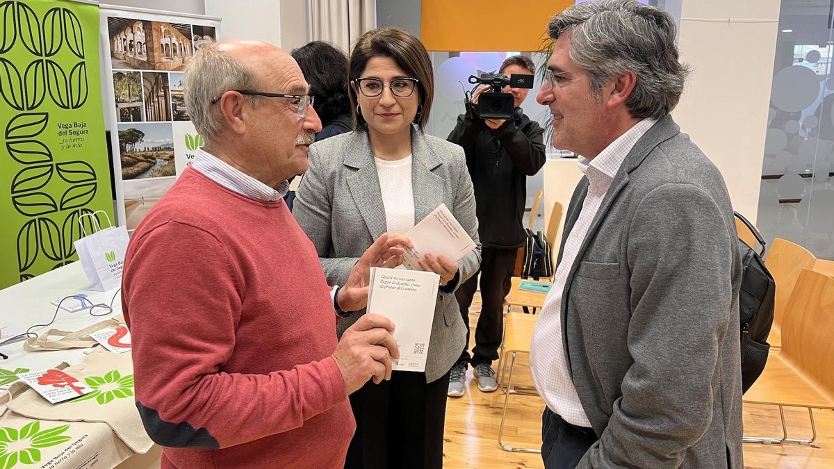 Un momento de la presentación del material promocional en Rojales