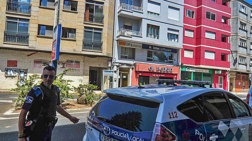 La Policía en la calle San Roque, donde ocurrió el suceso.