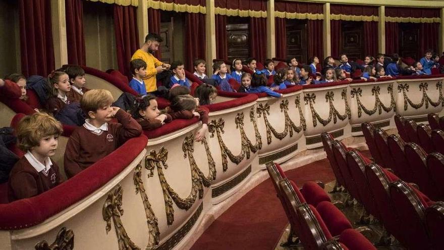 &quot;Maricastaña&quot;, títeres de premio para los escolares en el Campoamor