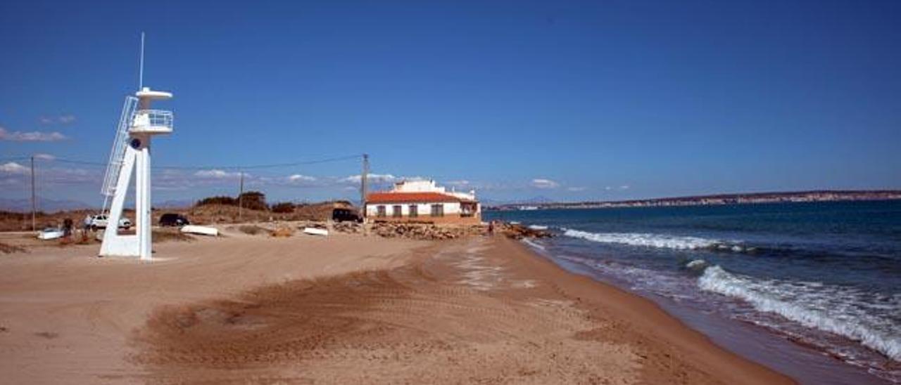 Elche inicia la adecuación del litoral pero aún tiene carencias por resolver para Semana Santa