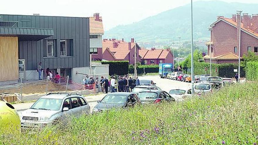 El centro de estudio de La Fresneda, visto desde la parcela que ocupará el instituto.