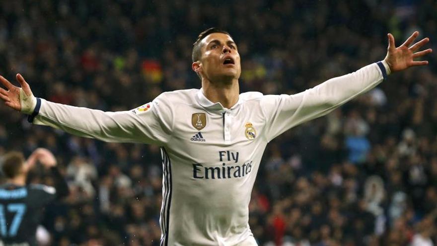 El yate de Cristiano Ronaldo, abordado por Aduanas