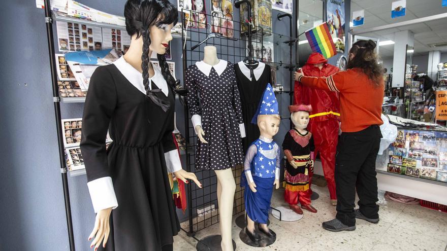 Los disfraces de Miércoles y el maquillaje de Avatar, los reyes del Carnaval 2023 en Alicante