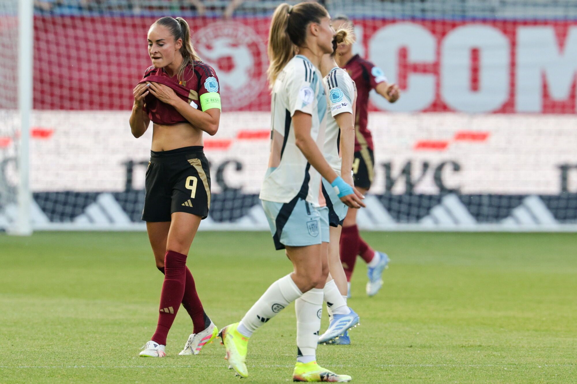 Leuven (Belgium), 30/05/2025.- Tessa Wullaert of Belgium reacts during the UEFA Women's Nations League match between Belgium and Spain in Leuven, Belgium, 30 May 2025. (Bélgica, España) EFE/EPA/OLIVIER MATTHYS