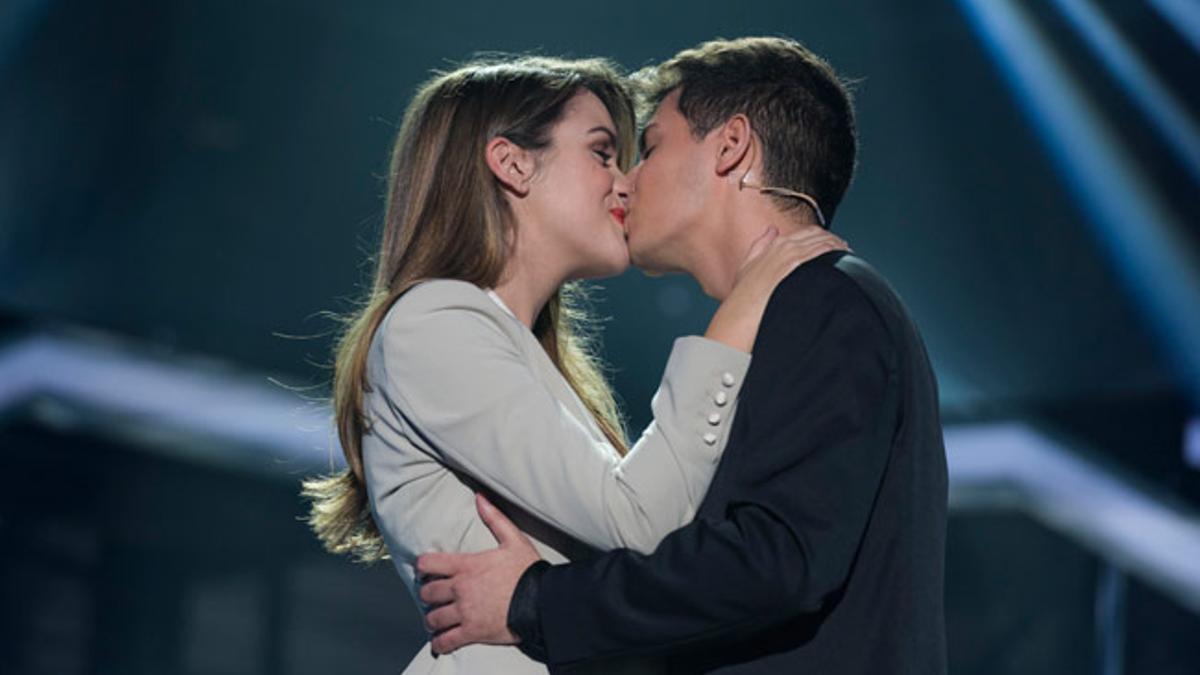 El beso de Alfred y Amaia