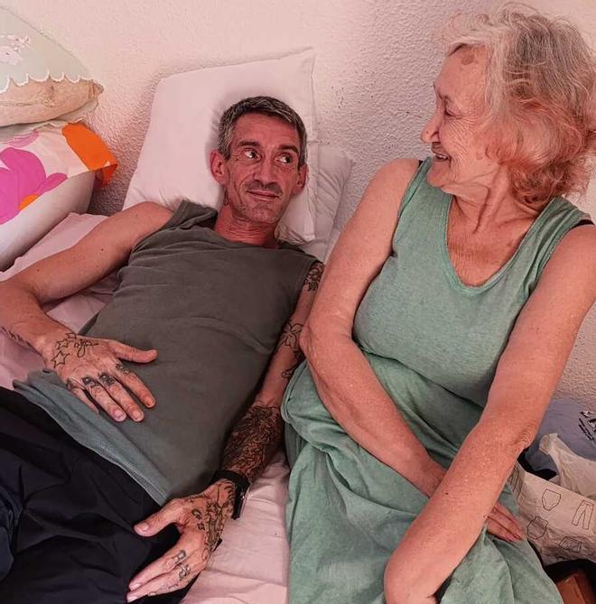 La vecina de Paiporta y su familia desalojados por el incendio de Almería regresarán de los últimos a su casa